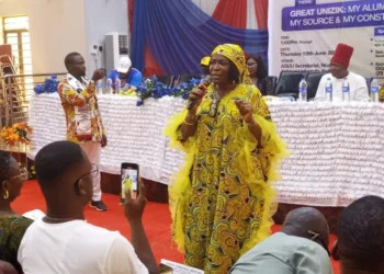 2027: Orogbu Distributes Rice, Cash To Unizik Staff, Students