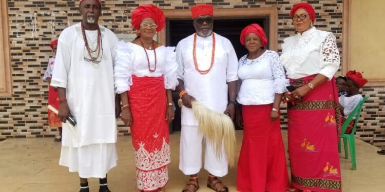 Igwe Mbamalu Blesses Ojoto Akanasato Women Wing