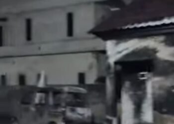 Fire razes duplex, shuttle bus in Anambra