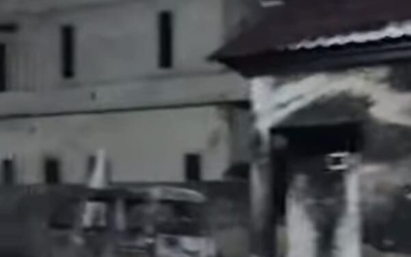 Fire razes duplex, shuttle bus in Anambra