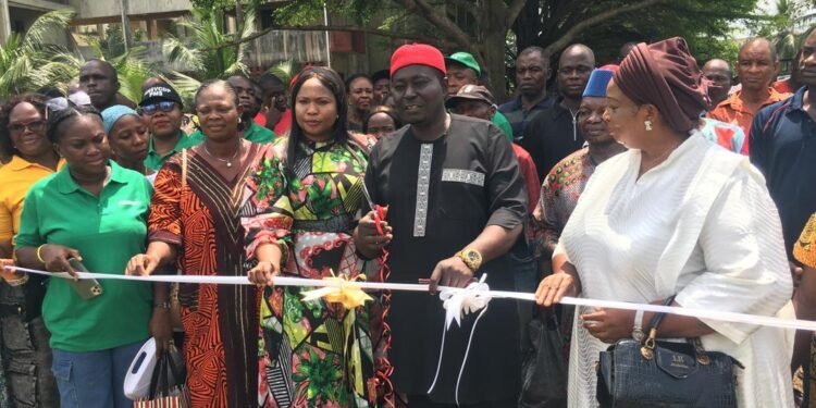 FG/IFAD-VCDP: 500 Anambra farmers benefit from agro-equipment distribution